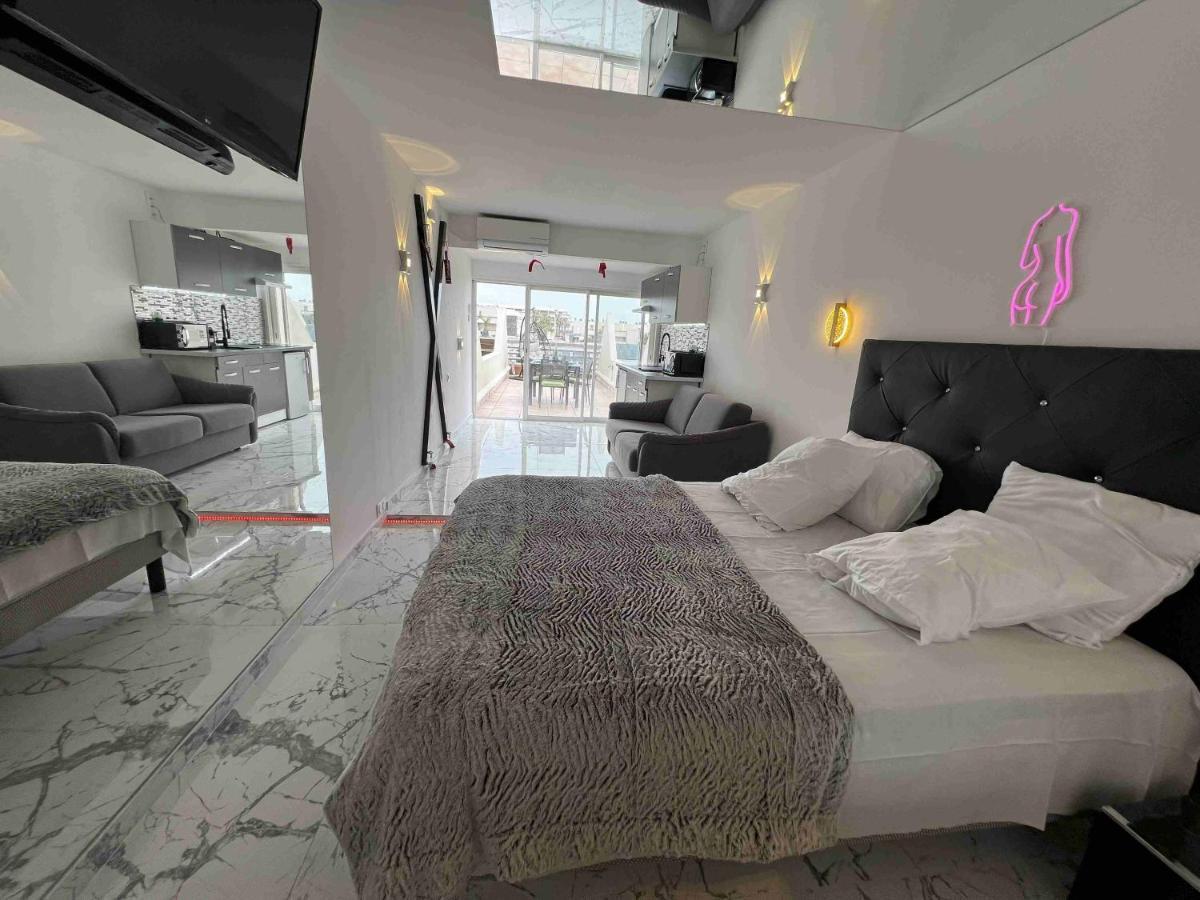 Fetish Studio Agde Luaran gambar