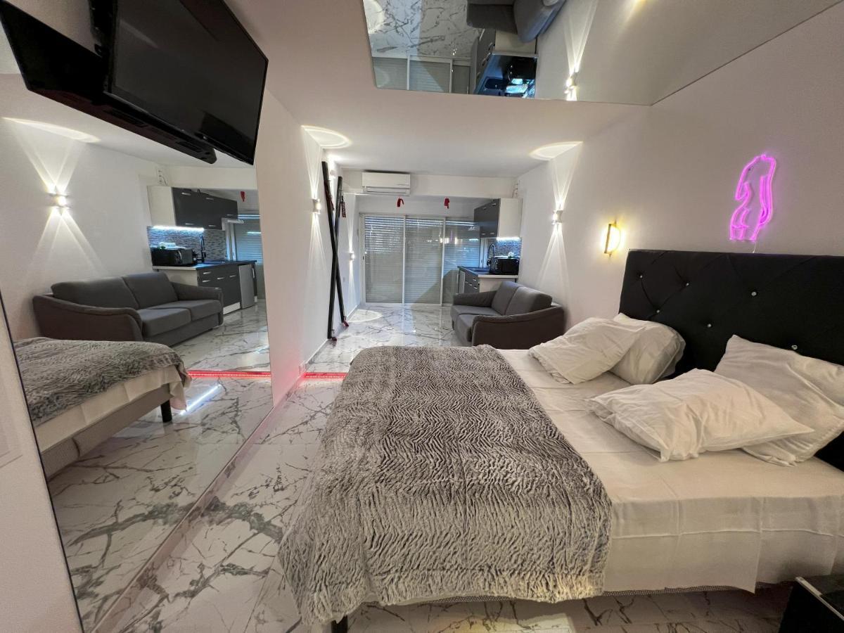 Fetish Studio Agde Luaran gambar