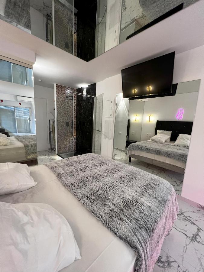 Fetish Studio Agde Luaran gambar